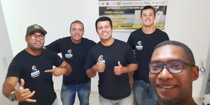 Equipe de técnicos da Universo da Refrigeração